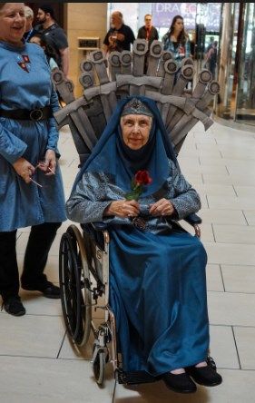 Halloween Costumes For Grandparents Wheelchair Costume Ideas, Adult Wheelchair Costumes, Wheelchair Costumes For Adults, Halloween Costumes For Grandparents, Wheelchair Decorations Ideas, Steampunk Wheelchair, Wheelchair Halloween Costumes, Senior Citizen Costume, Queen Of Thorns