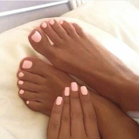 Beach Nails Natural, Pedicure For Hawaii Vacation, Pink Nails Tan Skin, August Toenails Colors, Manicure Summer Colors, Light Pink Pedicure, Summer Mani Pedi Combos, Best Summer Pedicure Colors, Matching Manicure And Pedicure