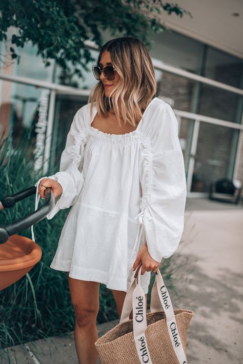 Cool and Comfortable in White | Cella Jane Cella Jane Hair, Becky Hillyard, Tan Clutch, Leather Leggings Outfit, Cella Jane, Casual Outfits For Moms, Caramel Hair, Travel Must Haves, Oversized Graphic Tee