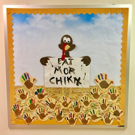 Turkey Bulliten Board, Thanksgiving Prek Bulletin Board, Thanksgiving Teacher Board Ideas, Bulletin Board For November, Nov Bulletin Board Ideas, Thanksgiving Doors For Preschool, November Window Display Preschool, November Boards For Preschool, Thanksgiving Bulletin Board Ideas Preschool