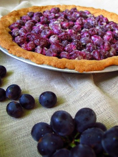 I’ve seen other recipes where you have to slip the grapes out of the skins before adding them into the pie filling. Too much hassle for me. Not only is the assembly of this pie easy, the crust is really simple too. This pie uses seedless Concord grapes (and they must be seedless), but you leave them whole. People often think it’s a blueberry pie instead of grape! Grape Pie Filling, Concord Grape Pie, Grape Pie, Strawberry Rhubarb Crumble, Concord Grapes, Pie Crust Designs, Pie Easy, Whole Wheat Pancakes, Pie Filling Recipes