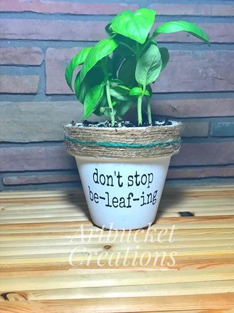 Mothers Day Flower Pot, Painted Flower Pot, Plant Puns, Plant Pot Design, Craft Clay, Plant Pot Diy, Painted Pots Diy, Flower Pot Design, Painted Plant Pots