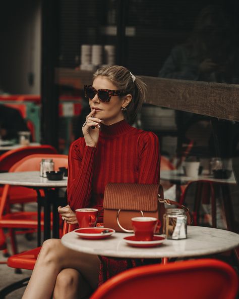 Coffee Shop Photography, Coffee Shot, Coffee Girl, Photoshoot Themes, Coffee Photography, Fashion Business Casual, Street Fashion Photography, 인물 사진, Photoshoot Inspiration