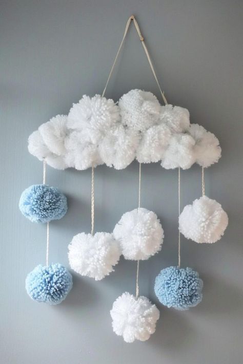 Home Decor Ideas Handmade Arts & Crafts, Things To Make With Pom Poms, Diy Christmas Decorations For Room, Wool Diy Crafts, Cute Room Decor Ideas Diy, Diy Rainbow Decor, Pompon Crafts, Diy Room Wall Decor, Pom Pom Christmas Decorations