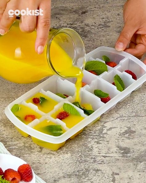 Juice cubes: how to make your cocktail unique! | cocktail, juice, water, ice | These fruity ice cubes are a fun, simple, and exciting way to drink more water during the summertime! 😍 | By Cookist Wow Ice Cubes For Drinks, Fancy Ice Cubes Drinks, Infused Ice Cubes Cocktails, Frozen Ice Cubes Cocktails, Branded Ice Cubes, Fancy Ice Cubes, Fancy Ice, Flavored Ice Cubes, Cheesy Potatoes