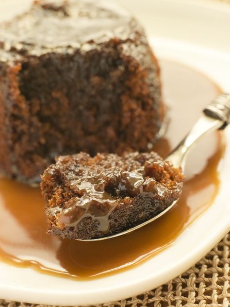 canstockphoto1708145 English Dessert Recipes, Sticky Toffee Pudding Cake, Sticky Pudding, Fudge Caramel, English Desserts, Sticky Date, Sticky Date Pudding, Date Pudding, Chocolate Bread Pudding