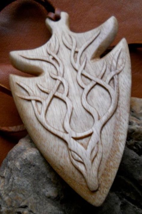 30 Creative Wood Whittling Projects and Ideas Whittling Projects, Dremel Carving, Wood Carving Ideas, Dremel Wood Carving, Wood Carving Designs, Wood Carving Patterns, Carving Wood, Carving Designs, Wood Carving Art