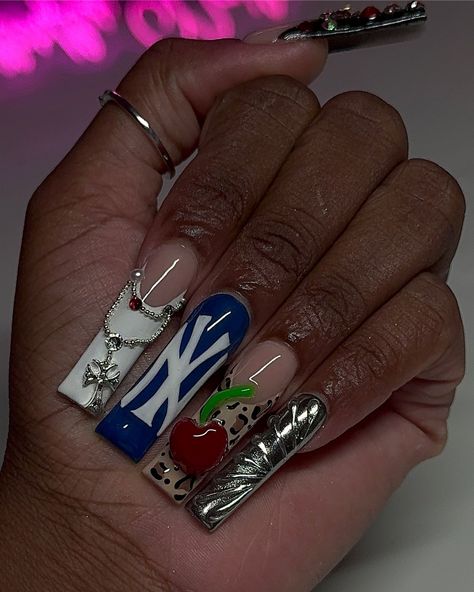 It took me 45 min and 100 tries to do the NY nail but we made it 😩 𝑱𝑼𝑳𝒀 𝑨𝑷𝑷𝑶𝑰𝑵𝑻𝑴𝑬𝑵𝑻𝑺 𝑨𝑽𝑨𝑰𝑳𝑨𝑩𝑳𝑬 𝑼𝒔𝒊𝒏𝒈 𝒎𝒚 𝒏𝒂𝒊𝒍 𝒕𝒊𝒑𝒔 𝒚𝒐𝒖 𝒄𝒂𝒏 𝒑𝒖𝒓𝒄𝒉𝒂𝒔𝒆 𝒃𝒚 𝒄𝒍𝒊𝒄𝒌𝒊𝒏𝒈 𝒕𝒉𝒆 𝒍𝒊𝒏𝒌 𝒊𝒏 𝒎𝒚 𝒃𝒊𝒐 You can get these nail charms by clicking the link in my bio and purchasing from my Amazon storefront #𝒏𝒚𝒄𝒏𝒂𝒊𝒍𝒕𝒆𝒄𝒉 #𝒃𝒓𝒐𝒐𝒌𝒍𝒚𝒏𝒏𝒂𝒊𝒍𝒕𝒆𝒄𝒉 #𝒏𝒂𝒊𝒍𝒔 #𝒏𝒂𝒊𝒍𝒕𝒆𝒄𝒉𝒕𝒊𝒑𝒔 #𝒏𝒂𝒊𝒍𝒂𝒓𝒕 #𝒏𝒂𝒊𝒍𝒔𝒐𝒇𝒊𝒏𝒔𝒕𝒂𝒈𝒓𝒂𝒎 #𝒂𝒄𝒓𝒚𝒍𝒊𝒄𝒏𝒂𝒊𝒍𝒔 #𝒇𝒓𝒆𝒆𝒔𝒕𝒚𝒍𝒆𝒏𝒂𝒊𝒍𝒔 #𝒃𝒊𝒓𝒕𝒉𝒅𝒂𝒚𝒏𝒂𝒊𝒍𝒔 #𝒏𝒂𝒊𝒍𝒔 #𝒇𝒓𝒆𝒏𝒄𝒉𝒏𝒂𝒊𝒍𝒔 #𝒔𝒉𝒐𝒓𝒕𝒂𝒄𝒓𝒚𝒍𝒊𝒄𝒏𝒂𝒊𝒍𝒔 #𝒂𝒕𝒍𝒏𝒂𝒊𝒍𝒕𝒆𝒄𝒉 #𝒂𝒕𝒍𝒂𝒏𝒕𝒂𝒏𝒂𝒊𝒍𝒕𝒆𝒄𝒉 #𝒃𝒍𝒂𝒄𝒌𝒈𝒊𝒓𝒍𝒏𝒂𝒊𝒍𝒔 90s Hip Hop Nails, Street Nails Designs, New York Nail Designs, Ny Nails Design, New York Nails Designs Nyc, Nyc Nails Designs, New York Nails Designs, Atl Nails, Long Nail Inspiration