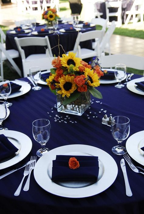 Blue tablecloth and sunflowers Graduations Ideas, Royal Blue Centerpieces, Blue Table Decorations, Orange Bouquet, Navy Table, Sunflower Wedding Decorations, Sunflower Centerpieces, Sunflower Theme, Blue Centerpieces