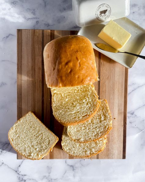 Easy Sandwich Bread Recipe, Fluffy Bread Recipe, Bread For Sandwiches, Light Sandwiches, Homemade Sandwich Bread, Sandwich Bread Recipe, Sandwich Loaf, Cozy January, Homemade Sandwich