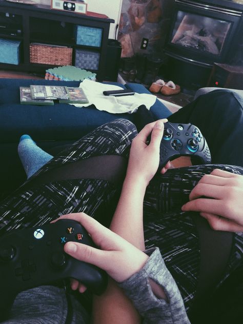 Cute gamer couple Gamer And Reader Couple, Netflix And Chill Aesthetic Couple, Cute Gamer Couple, Gamer Bf And Gf, Gamer Bf Aesthetic, Lap Game, Gamer Bf, Parallel Play, Games Couple