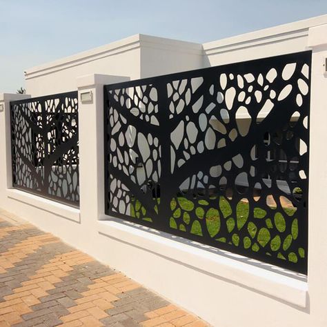 Gard Modern, Building Cladding, Fence Wall Design, Compound Wall Design, Laser Cut Aluminum, Fence Gate Design, Modern Fence Design, House Fence Design, Steel Fence