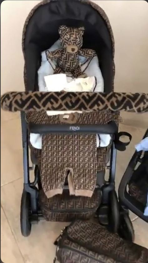 Fendi Stroller, Baby Strollers Luxury, Baby Luxury, Luxury Baby Clothes, Stylish Baby Clothes, Baby F, Baby Momma