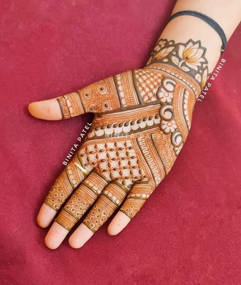 Mehandi Designs Bharwa, Bharma Mehandi Design, Amazing Mehndi Designs, Simple Indian Mehendi Designs, Bharma Mehndi Designs, Bharwa Mehndi Designs, Sider Mehndi, Indian Mehendi Designs, Indian Mehandi