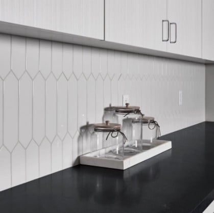 White Picket Backsplash, Hexagon Backsplash Kitchen, Picket Backsplash, Picket Tile Backsplash, Porcelain Tile Floor Kitchen, White Cabinets Black Countertops, Best Backsplash, Picket Tile, Backsplash Tile Design