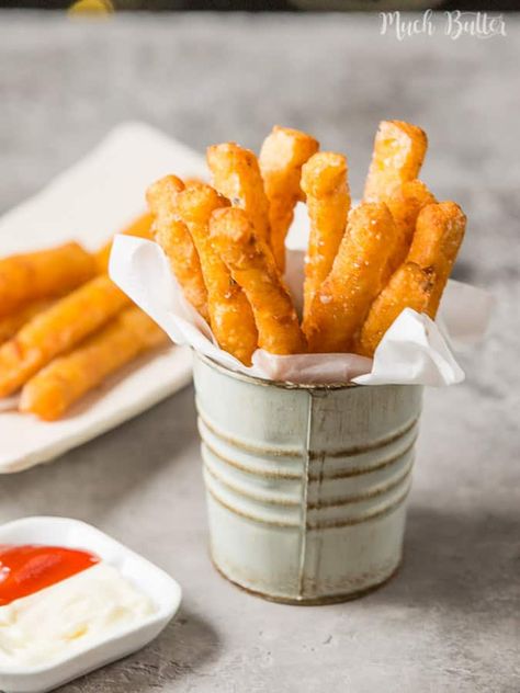 Long mashed potato fries is creative modification between mashed potato and french fries that went viral in some places. It's delicious and addicting! Fried Potato Sticks, Potatoe Sticks Recipes, Japanese Long Fries, Cheesy Potato Sticks, Mashed Potato French Fries Recipe, Crispy Potato Sticks, Mashed Potato Fries, Potato Fingers, Potato Stick