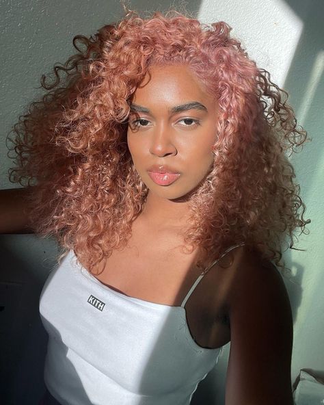 Peach Hair Color Rose Gold, Zendaya Red Hair, Rosé Hair, Hair Color For Brown Skin, Peach Hair Colors, Dyed Curly Hair, Gold Hair Colors, Strawberry Blonde Hair Color, Girl Hair Colors