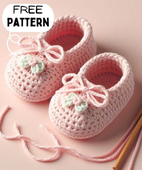 Crochet Kids Slippers Free Pattern, Baby Shoes Crochet Free Pattern, Crochet Dress For Kids, Crochet Baby Slippers, Crochet Baby Shoes Tutorial, Crochet Baby Shoes Free Pattern, Crochet Baby Booties Free Pattern, Shoes Tutorial, Slippers For Kids