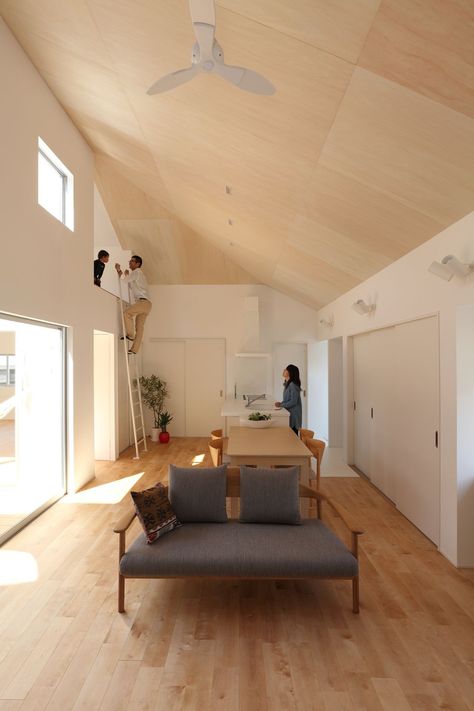 Ceiling Texture Types, Plywood Ceiling, Plywood Interior, Plywood Walls, Ceiling Texture, Japanese Architecture, Cabin Design, Design Office, Wood Ceilings