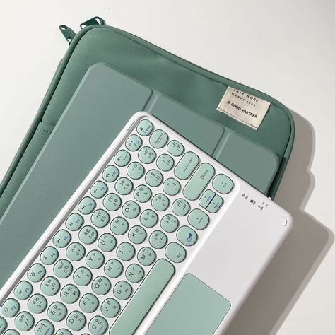 Ipad Case With Keyboard Aesthetic, Ipad Case Keyboard, Ipad Keyboard Aesthetic, Ipad Aesthetic Case, Tablets Aesthetic, Ipad Case Aesthetic, Tablet Aesthetic, Airpods Iphone, Ipad Computer