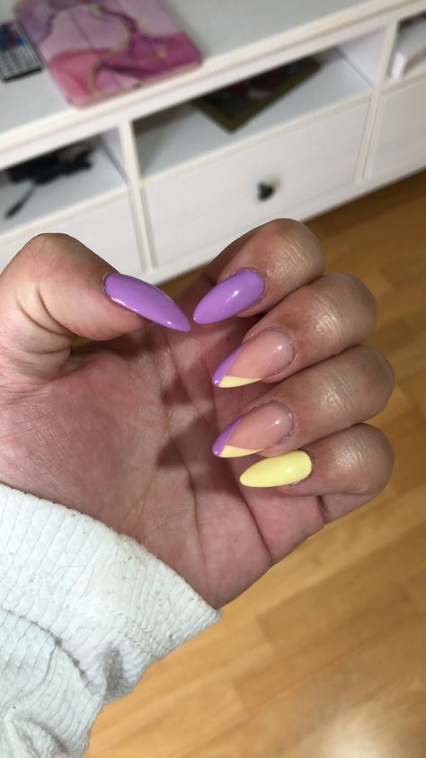 Dark Purple And Yellow Nails, Yellow And Purple Nails Ideas, Light Purple And Yellow Nails, Lilac Yellow Nails, Purple And Yellow Nail Art, Purple And Yellow Nails Acrylic, Lavender And Yellow Nails, Lilac And Yellow Nails, Purple And Yellow Nails Designs