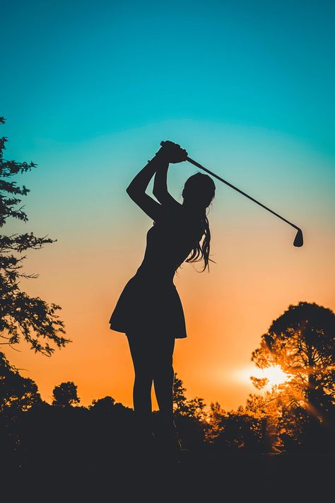 Golf Senior Pictures, Golf Pictures, Golf Photography, Golf Inspiration, Best Golf Clubs, Healthy Activities, Miniature Golf, Girls Golf, Silhouette Photos