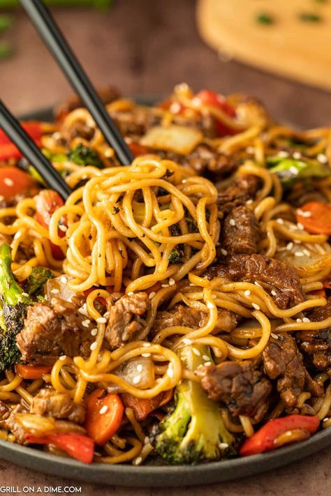 Blackstone Beef Stir Fry - grillonadime.com Blackstone Stir Fry Noodles, Yakisoba Stir Fry, Black Stone Stir Fry Recipes, Blackstone Stir Fry, Easy Grill Recipes, Beef Yakisoba, Beef Ramen Noodle Recipes, Recipes For The Grill, Simple Stir Fry