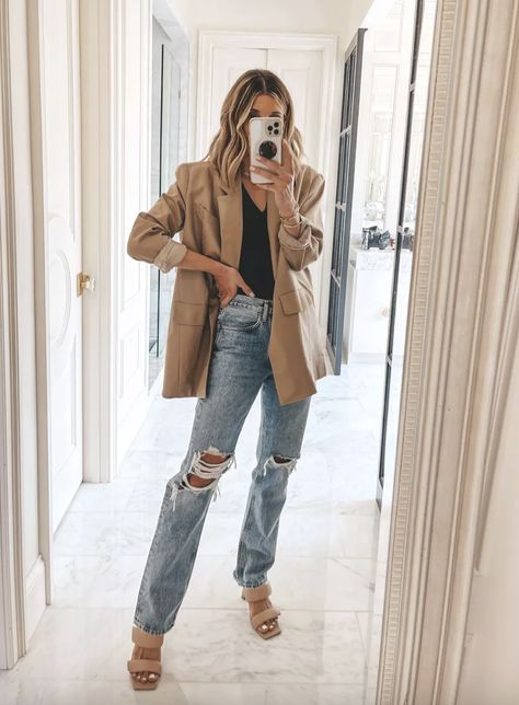 Sand Blazer Outfit Woman, Sand Blazer Outfit, Look Blazer Nude, Blazer Nude Outfit, Look Blazer Beige, Creme Blazer Outfit, Nude Blazer Outfit, What To Wear In Germany, Tan Blazer Outfits Women