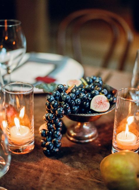 30 Affordable Centerpieces for Any Wedding Style Fruit Wedding Centerpieces Fall, Wedding Centerpiece No Flowers, Fruit Centerpieces Wedding, Non Flower Centerpieces, Affordable Centerpieces, Affordable Wedding Centerpieces, Wedding Touches, Weddings 2024, San Francisco City Hall Elopement