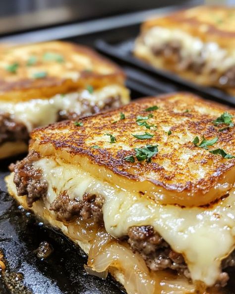 As soon as my mom tasted it, she rushed over to get the recipe from me. Very Simple Healthy Meals, Patty Melts With Secret Sauce, Patty Melt Recipe, Hamburger Dishes, Sandwhich Recipes, Best Sandwich Recipes, Melt Recipe, Patty Melt, Southern Kitchen