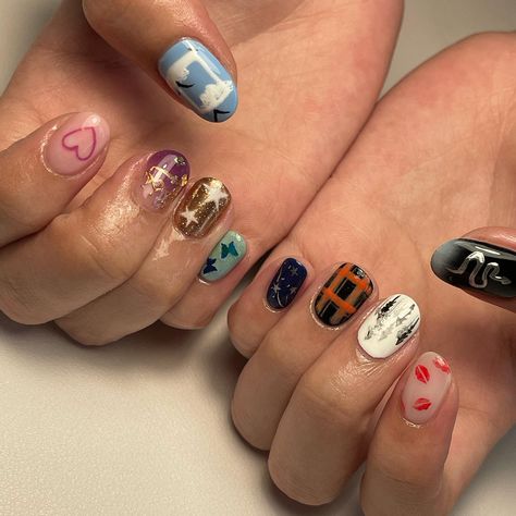 Taylor Swift The Eras Tour nails 🤍 Taylor Swift Short Nails, Eras Tour Nails With Tortured Poets, Eras Tour Nails Ideas, Evermore Nails, Swiftie Nails, Taylor Swift Eras Tour Nails, Folklore Nails, The Eras Tour Nails, Taylor Swift Nail Ideas