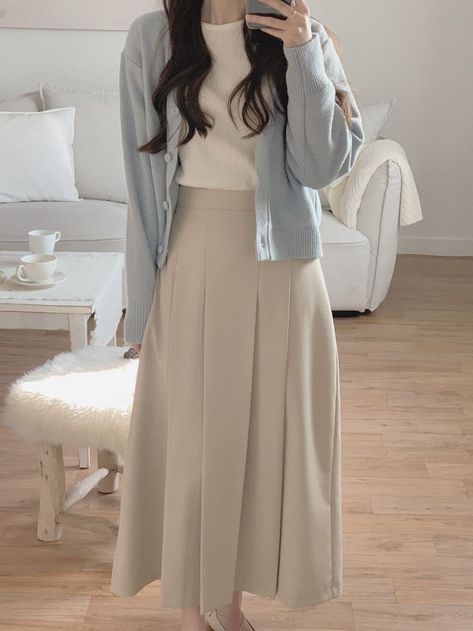 Korean Style Skirt Long, Modest Spring Outfits Aesthetic, Cloudcore Aesthetic Outfits, Korean Feminine Outfits, Korean Long Skirt Fashion, Korean Modest Fashion Outfit, Korean Modest Outfits, Modest Korean Fashion, Modest Feminine Outfits