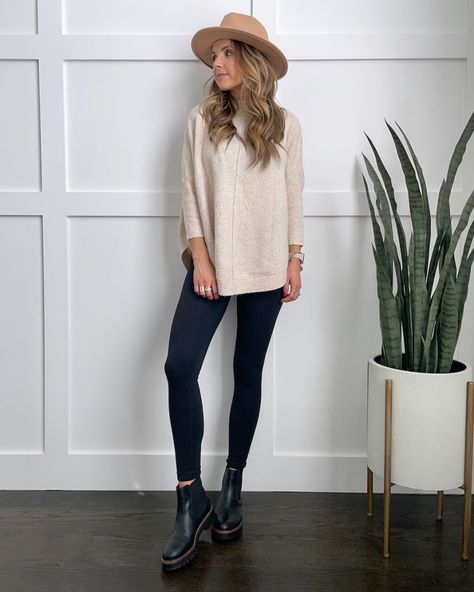 Chelsea Boot Outfits You Can Copy - Merrick's Art Boot Leggings Outfit, Long Tops For Leggings, Black Chelsea Boots Outfit, Chelsea Boot Outfits Women, Chelsea Boot Outfit, Outfits Leggins, Chelsea Boots Outfit, Look Legging, Black Leggings Outfit