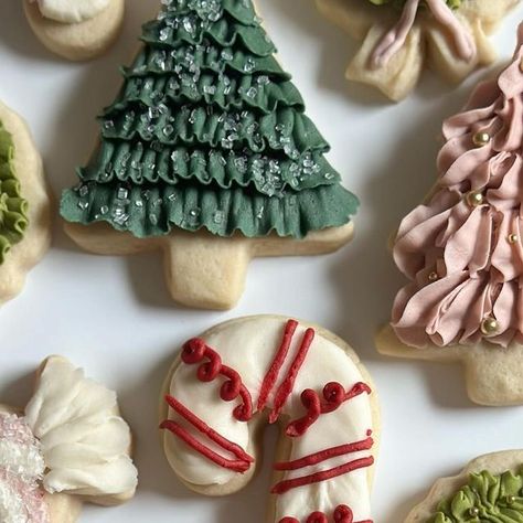 Lauren Moffatt on Instagram: "Buttercream cookies are back (for the holidays at least 😉)! My pre-order form is live (link in bio) This year I will have cookies available by the 1/2 dozen and DIY cookie kits to create some buttercream magic at home! ✨ Thanks as always for the support, I’m really excited about this set this year. Which cookie is your favorite? 🎄 #buttercreamcookies #holidaycookies #buttercream #columbuscookies #614 #experiencecolumbus #germanvillage" Buttercream Cookies, Cookie Kits, Cookie Kit, Diy Cookie, Christmas Favors, Iced Cookies, Cookie Ideas, Order Form, Decorated Cookies