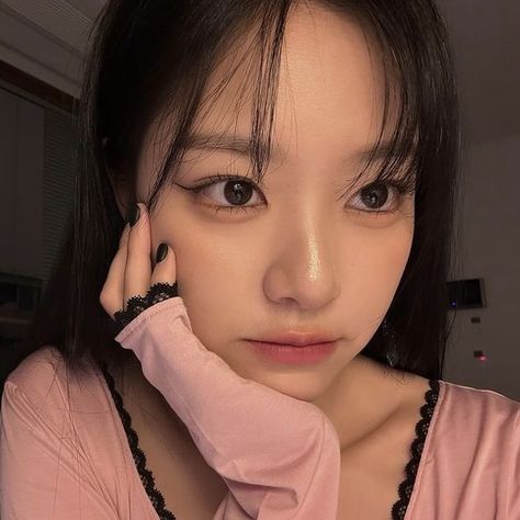 loona hyunjin Hyunjin Icons, Korean Photo, Odd Eyes, Kim Hyun, Girl Talk, I Love Girls, Girl Icons, Cute Icons, Girls Night