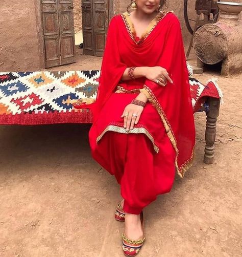 Red Punjabi Suit, Himanshi Khurana, Gota Patti Suits, Lace Suit, Punjabi Fashion, Designer Punjabi Suits, Punjabi Outfits, Designer Kurti Patterns, Bollywood Outfits