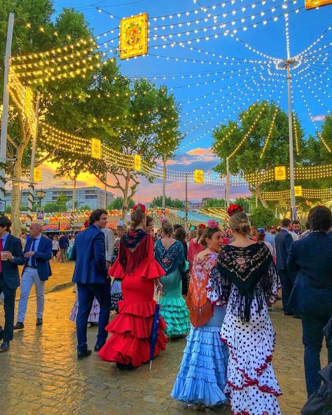 Feria Aesthetic, Spanish Vibes, Munich Germany Travel, Spanish Girl, Spanish Culture, Spanish Fashion, Munich Germany, Andalusia, Germany Travel