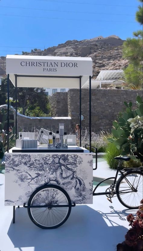 Pop Up Cart, Ice Cream Trolley, Dior Riviera, Pr Event, Cart Design, Food Cart Design, Ice Cream Cart, Coffee Cart, Kiosk Design