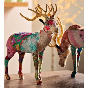 Reindeer Sculpture, Ideas Decoracion Navidad, Kantha Sari, Kantha Embroidery, Vintage Sari, Animal Statues, Sari Fabric, Whimsical Christmas, Fabric Animals