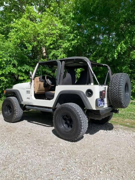 Tj Jeep Wrangler, Vintage Jeep Wrangler, Jeep Rubicon Accessories, Jeep Old, Jeep Wrangler White, Jeep Convertible, 97 Jeep Wrangler, Old Jeep Wrangler, Green Jeep Wrangler