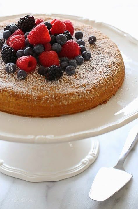 This simple almond cake is made with just five ingredients (not counting the berries), but don't let it's simplicity fool you – it's delicious (and it also happens to be gluten-free)! Easy Almond Cake Recipe, Cake With Fresh Berries, Cake With Berries, Almond Cake Recipe, Ww Desserts, Eat Seasonal, Skinnytaste Recipes, Special Cakes, Almond Cake