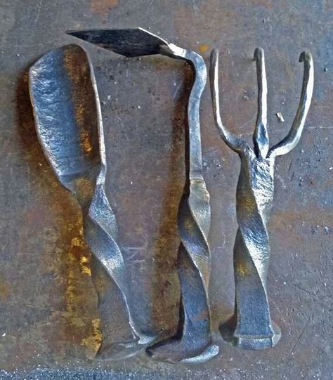 Forged Garden Tools, Black Smithing Ideas, Blacksmith Projects That Sell, Forged Projects, Blacksmith Art, Blacksmithing Projects, Welding Works, Blacksmith Ideas, Forging Tools