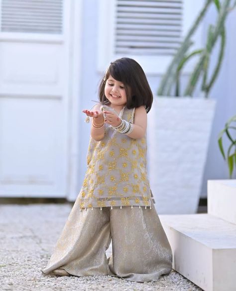 Eid Dress Designs Ideas For Kids, Eid Outfits For Baby Girl, Kids Eid Dress, Eid Outfits For Kids, Eid Dresses Pakistani, Eid Dress Ideas, Eid Dresses For Girl, 10 Years Girl Dress, Eid Outfits Ideas