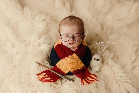 Harry Potter Infant Photos, Newborn Harry Potter Photoshoot, Harry Potter Newborn Photography, Harry Potter Baby Photoshoot, Harry Potter Newborn Pictures, Harry Potter Newborn, Harry Potter Photography, Born Baby Photos, Pregnancy Announcement Pictures