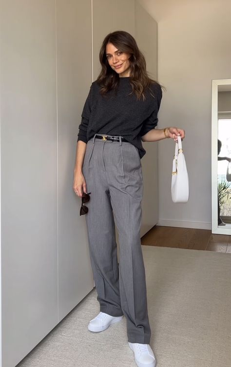 Grey Plaid Trousers Outfit, Blue Grey Outfits Women, Grey Smart Trousers Outfit, Grey Trousers Work Outfit, Charcoal Grey Pants Outfit, Dark Gray Trousers Outfit Women, Wide Leg Gray Pants Outfit, Wide Trousers Outfit Winter, Light Gray Trousers Outfit