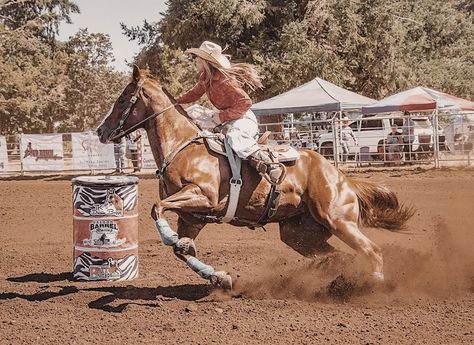 Western Aesthetic Barrel Racing, Barrel Racing Pictures, Barrel Racing Photoshoot, Horse Barrel Racing, Horses Barrel Racing, Barrel Racer Aesthetic, Barrel Race, Barrel Racing Photos, Barrel Racing Aesthetic