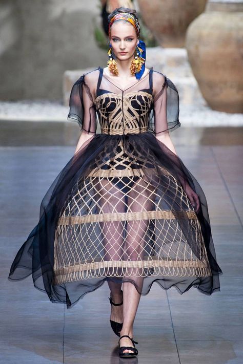 Runway Corset, 2013 Runway, Hoop Skirt, Fashion Articles, Couture Mode, Ziggy Stardust, Milano Fashion Week, Runway Dresses, Clothing Black