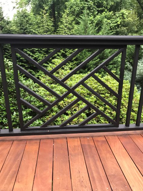 Wood Balcony Design, Chippendale Railing Porch, Grill Railing Design, Balcony Metal Railing Design, Metal Balcony Design, Balcony Railing Design Wood, Contemporary Railings Exterior, Balcony Rail Ideas, Metal Porch Railing Designs