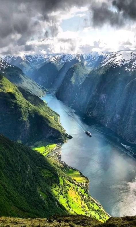 Norway Nature, National Parks America, Beautiful Norway, Norway Fjords, Norway Travel, Body Of Water, Mountain Photography, Voyage Europe, Beautiful Scenery