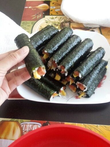 Homemade mini spam musubi roll instead of the typical ones. Just cut up spam and fried egg lengthwise. Fry spam with soy sauce/sugar mixture then roll Spam Musubi Charcuterie Board, Spam Musubi Party, Cute Spam Musubi, Mini Spam Musubi, Spam Sushi Roll, Mini Musubi, Musubi Recipe, Maki Sushi, Spam Musubi